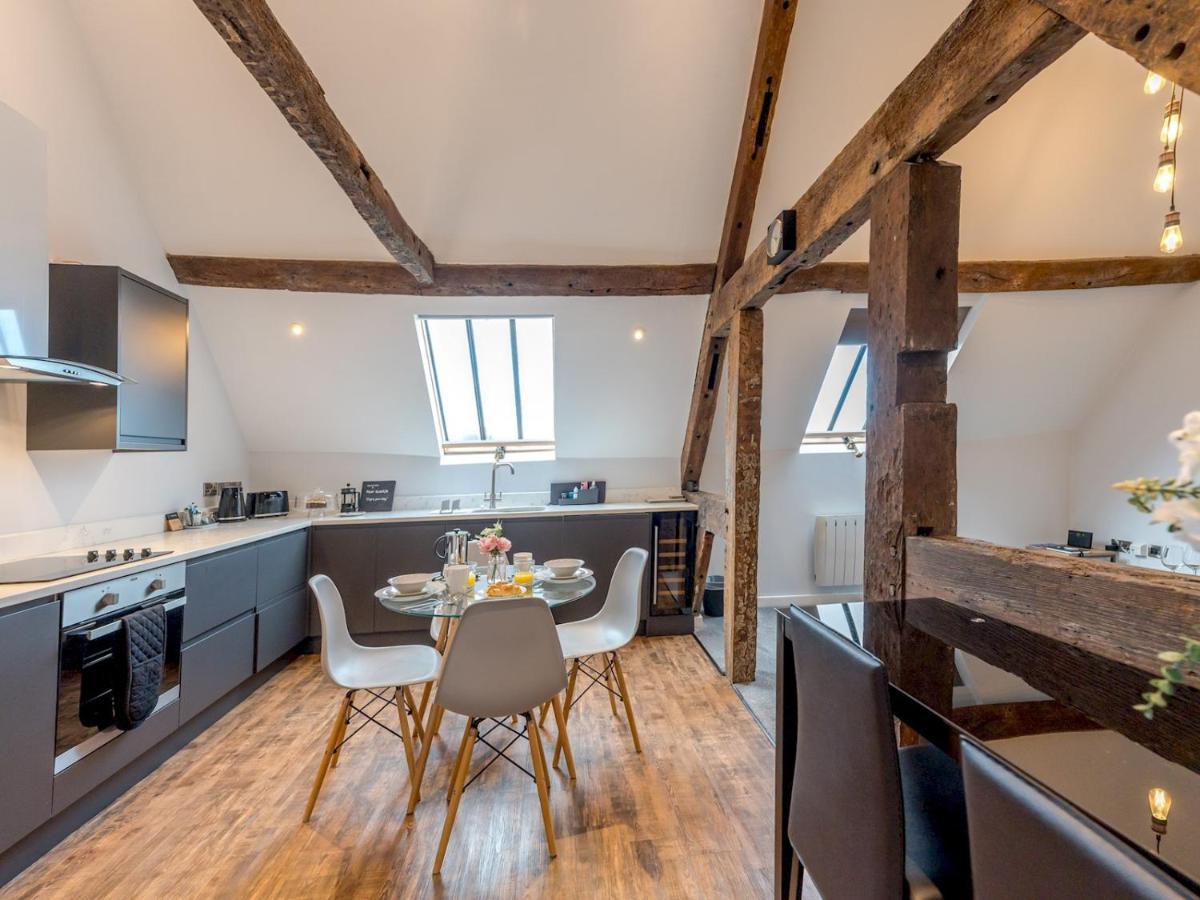 Pass The Keys 5C Charming Town Centre Apartment With Roof Top Views Shrewsbury Esterno foto