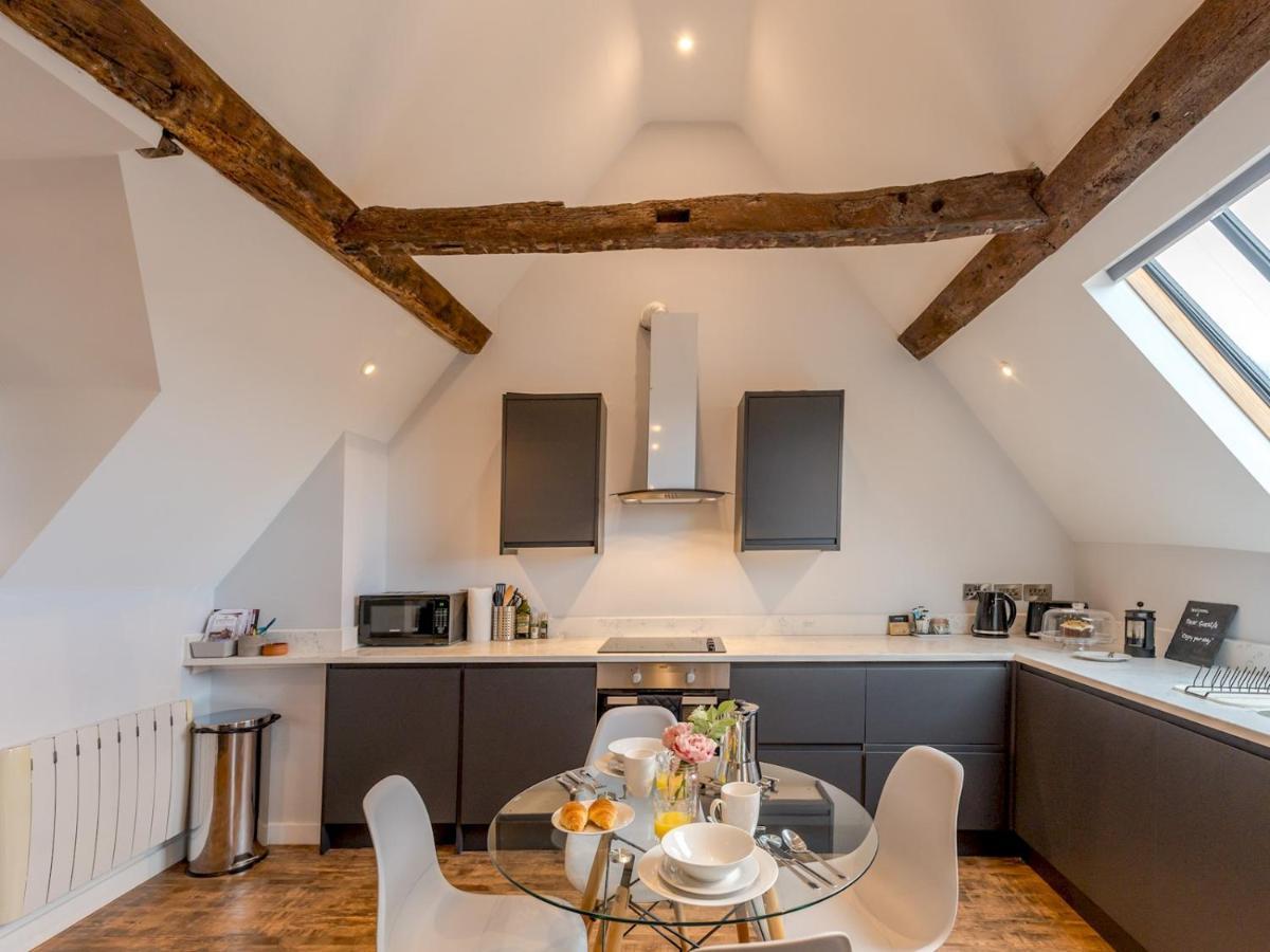 Pass The Keys 5C Charming Town Centre Apartment With Roof Top Views Shrewsbury Esterno foto